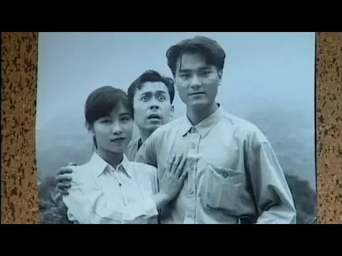 【小呲花说电影】男子捡到一个相机,照片洗出来后,发现自己竟在一对情侣的遗像中